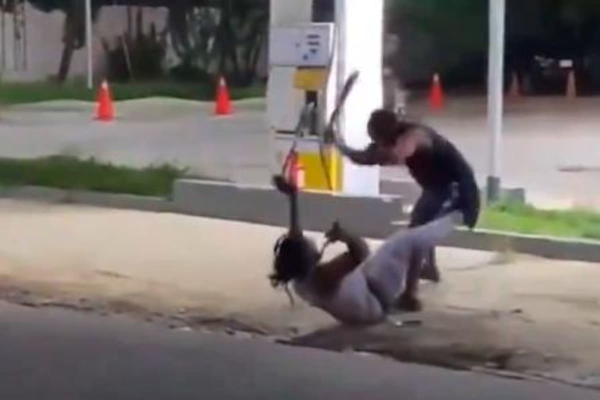 Video: dos hombres se enfrentaron a machete y uno le amputó la mano al otro