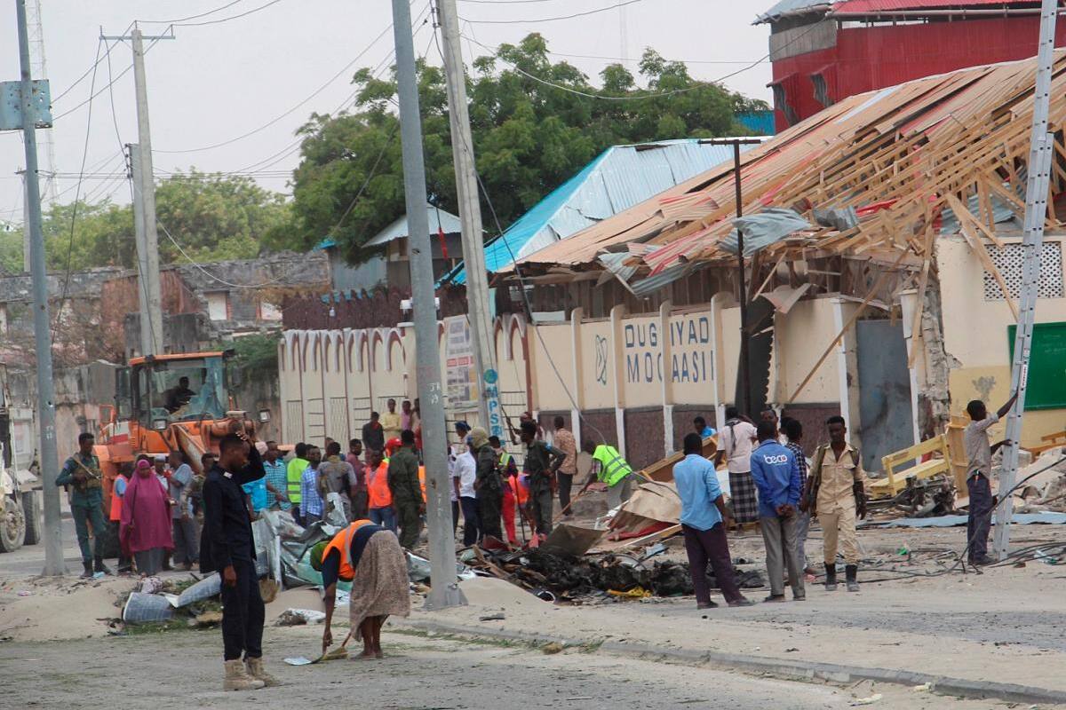 Suben a 8 los muertos tras estallar un coche bomba en la capital de Somalia