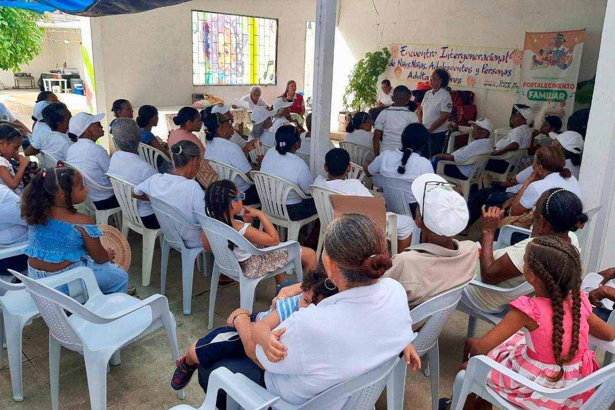 Encuentro entre adultos mayores y nuevas generaciones en Lo Amador