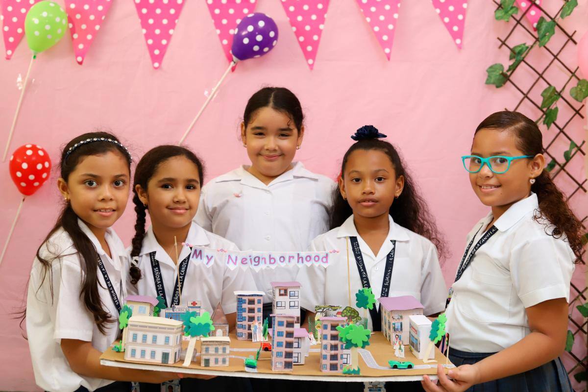Dulce Paternina, Fiorella Hernández, Isabella Taborda, Thaliana Almanza y Sara Medina.