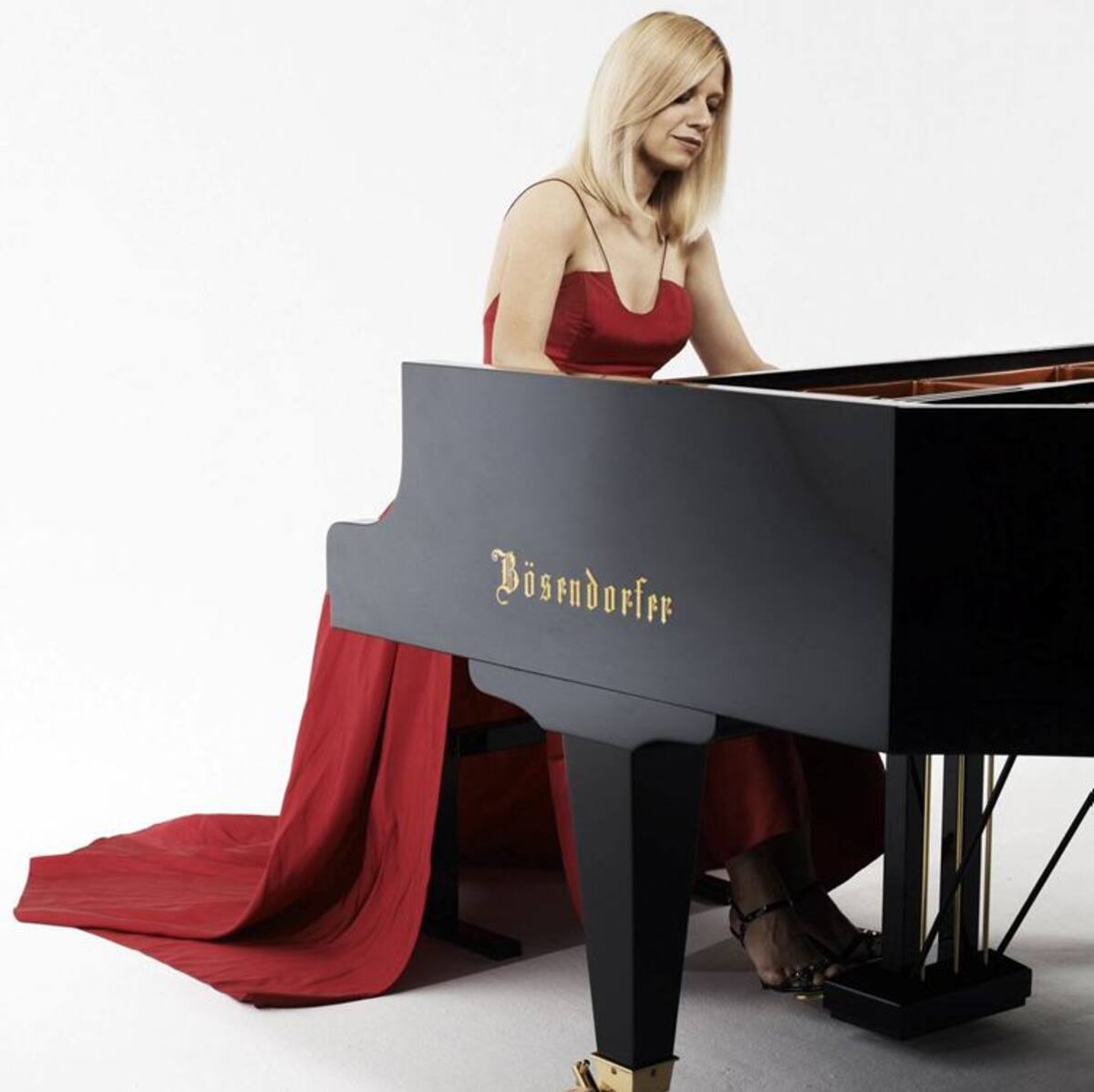 Valentina Lisitsa, pianista rusa se presenta a las 8 de esta noche en el Teatro Adolfo Mejía. Cortesía