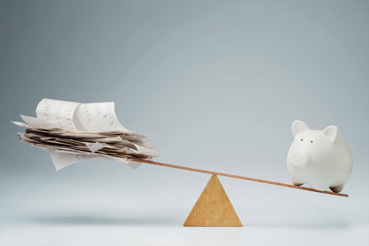 ¿Gasta más de lo que gana? Consejos para mejorar su vida financiera