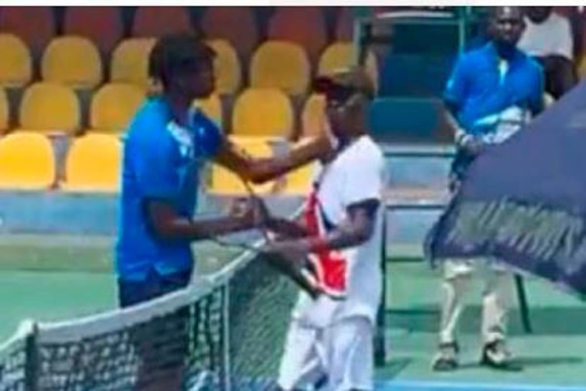 Viral: Tenista no acepta la derrota y golpea a su rival