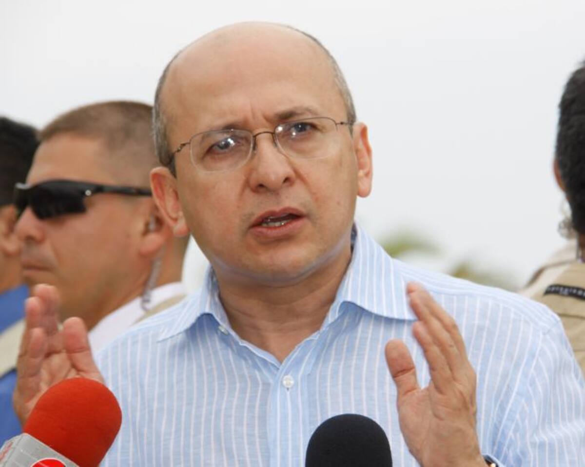 El fiscal general, Eduardo Montealegre, fue el encargado de revelar la investigación a los generales del Ejército. Zenia Valdelamar