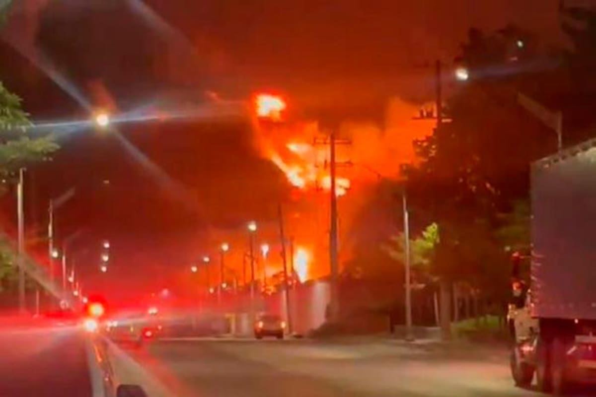 Emergencia en la Vía 40 de Barranquilla por incendio en zona industrial