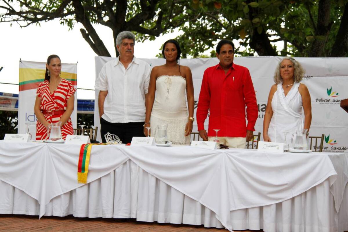 Los jurados: María Claudia Trucco, Nabil Baladi, Jeimy Paola Vargas, Vinod Agarwal y Manuela Berrocal.