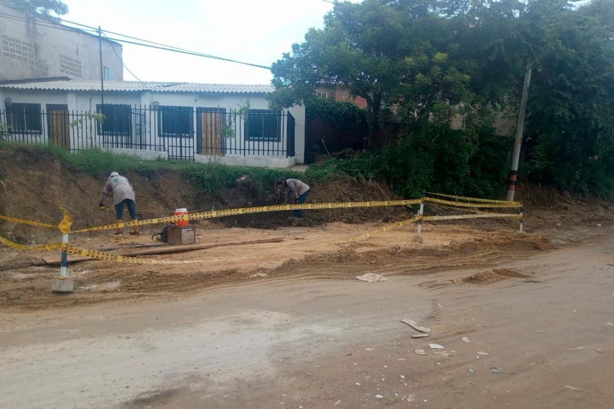 Emergencia por tubo roto: Acuacar inició la construcción del muro de contención