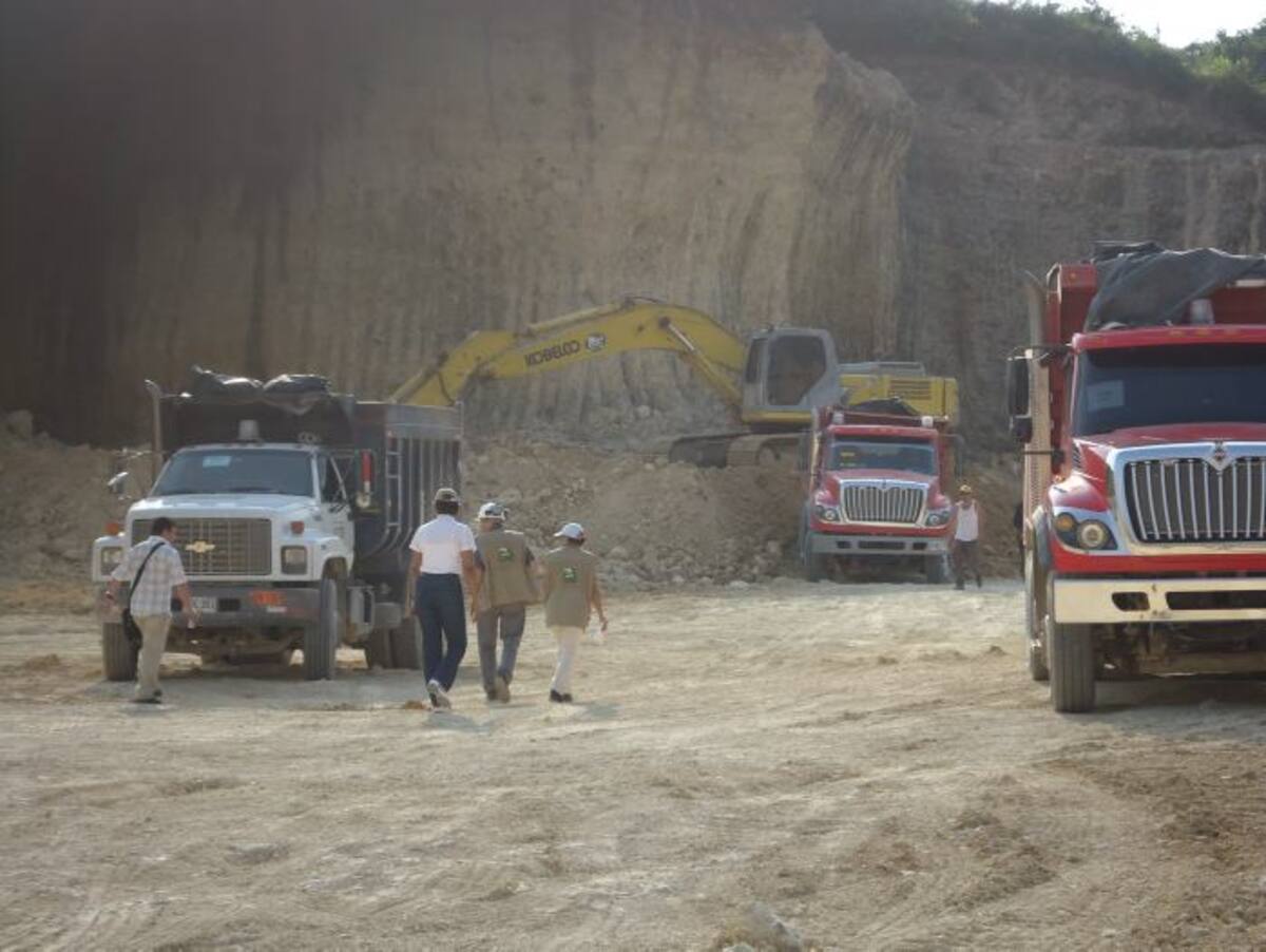 Funcionarios de Cardique realizan inspecciones y operativos en las canteras o escombreras que funcionan en el norte del departamento de Bolívar. CORTESÍA