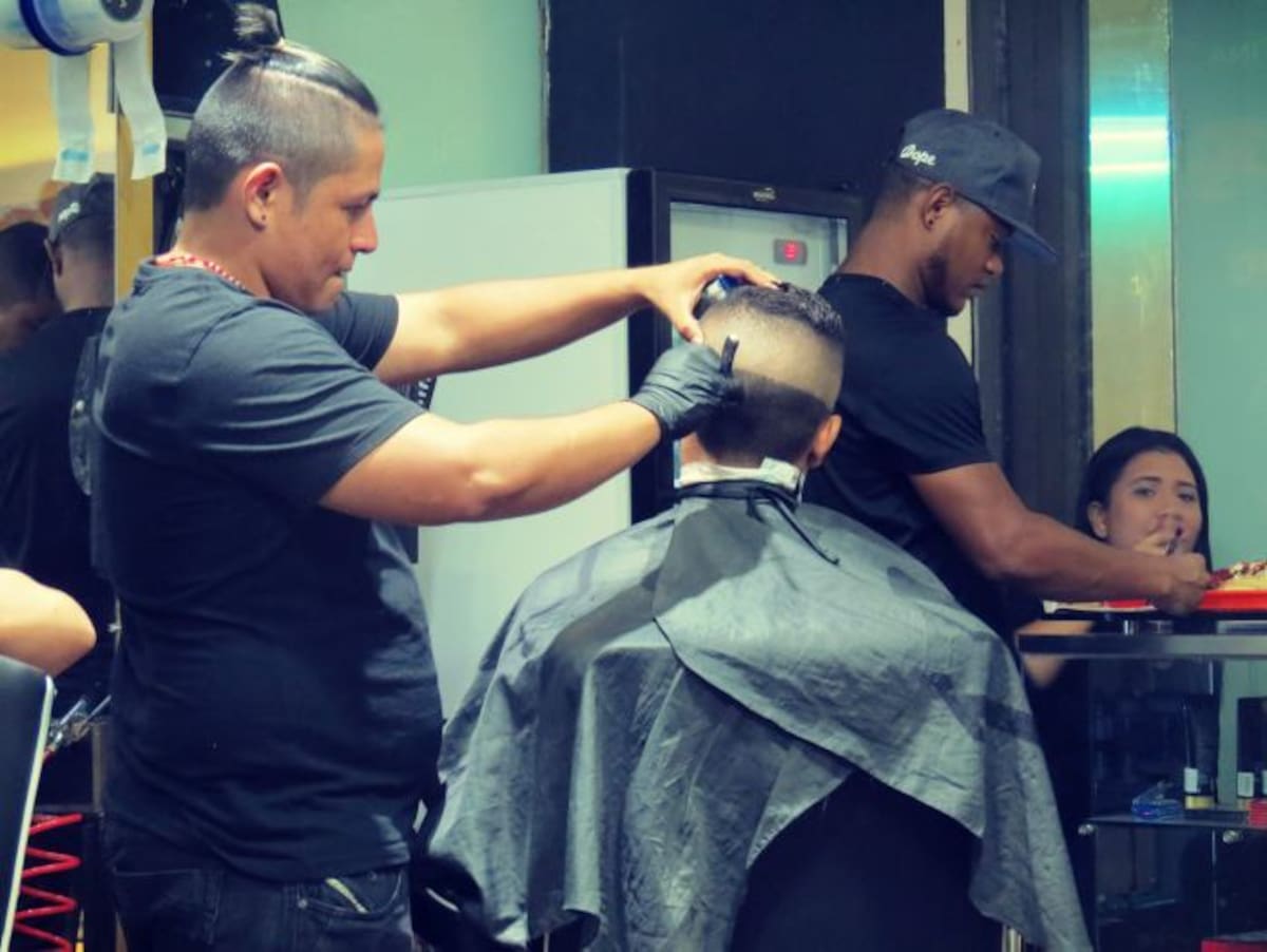 BARBA FINA. Trabajador de la peluquería. SHARIK ESTRADA