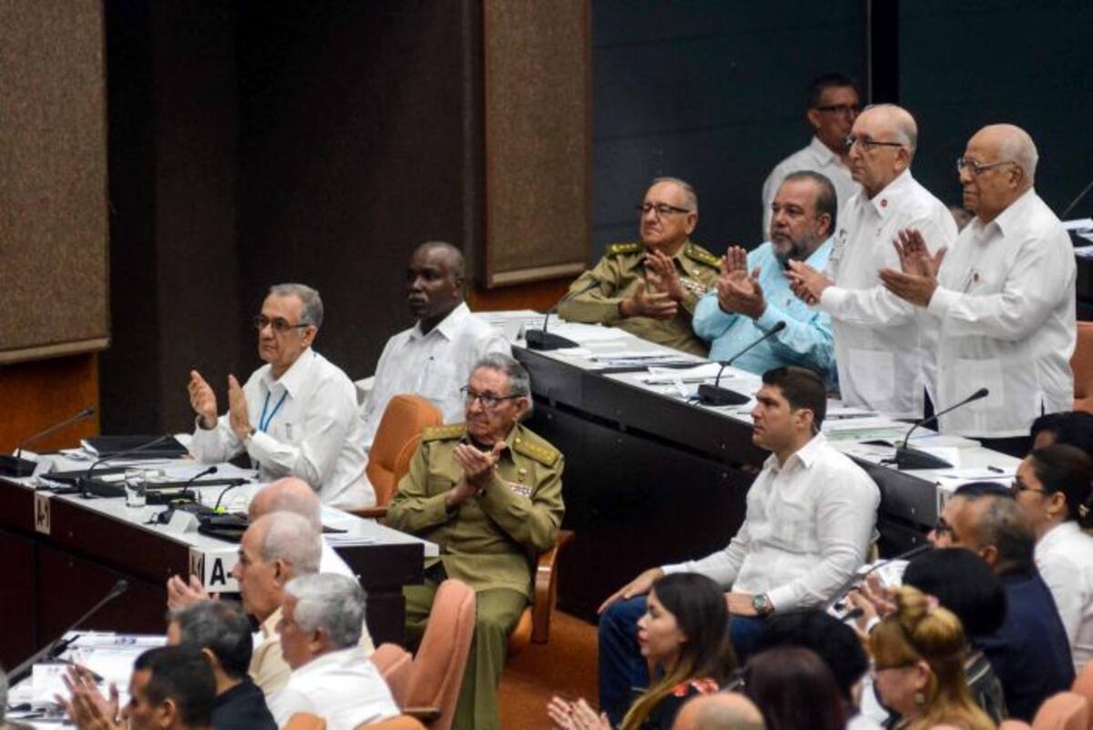 El expresidente cubano, Raúl Castro Ruz (c), asiste a la plenaria del primer período ordinario de sesiones de la IX Legislatura de la Asamblea EFE Abel Padrón Padilla