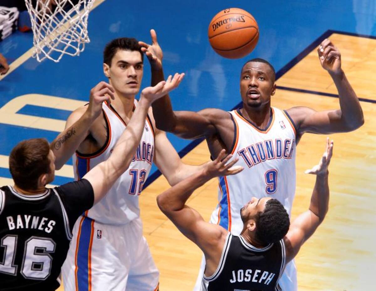 En 2012, los Spurs ganaron los primeros dos duelos de la serie final de la Conferencia del Oeste ante el Thunder. Luego sufrieron cuatro derrotas consecutivas y fueron eliminados de los playoffs. USA OKLAHOMA CITY