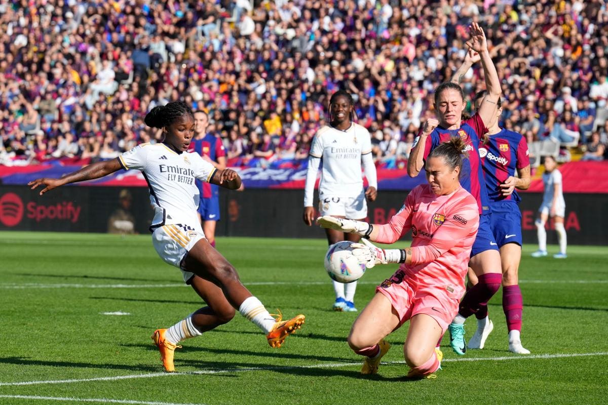 Linda Caicedo salió por lesión y entre lagrimas del Real Madrid - Barcelona