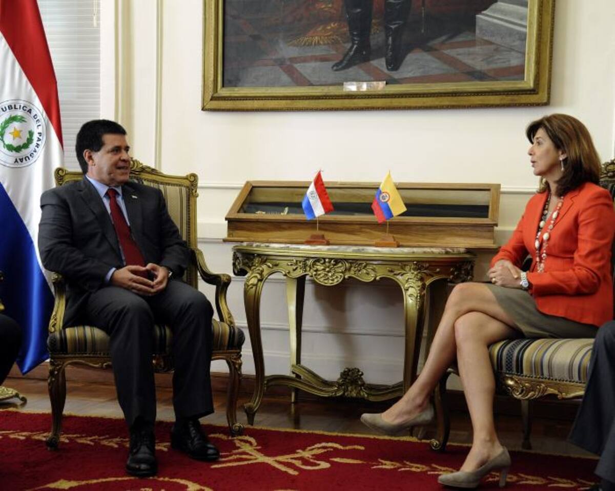 María Ángela Holguín, ministra de Relaciones Exteriores, reunida con el presidente paraguayo Horacio Cartes. AFP