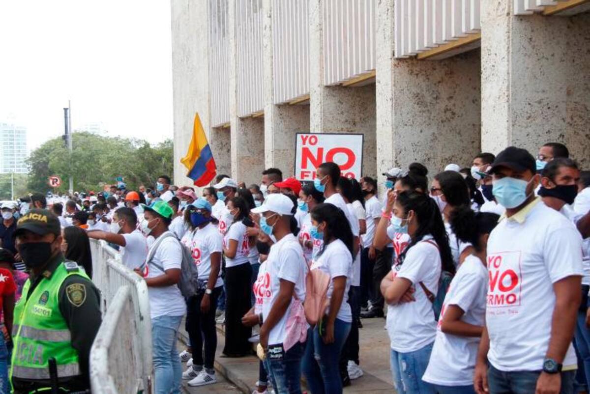 Una multitud llegó al Centro de Convenciones para apoyar a Dau. // Luis Eduardo Herrán