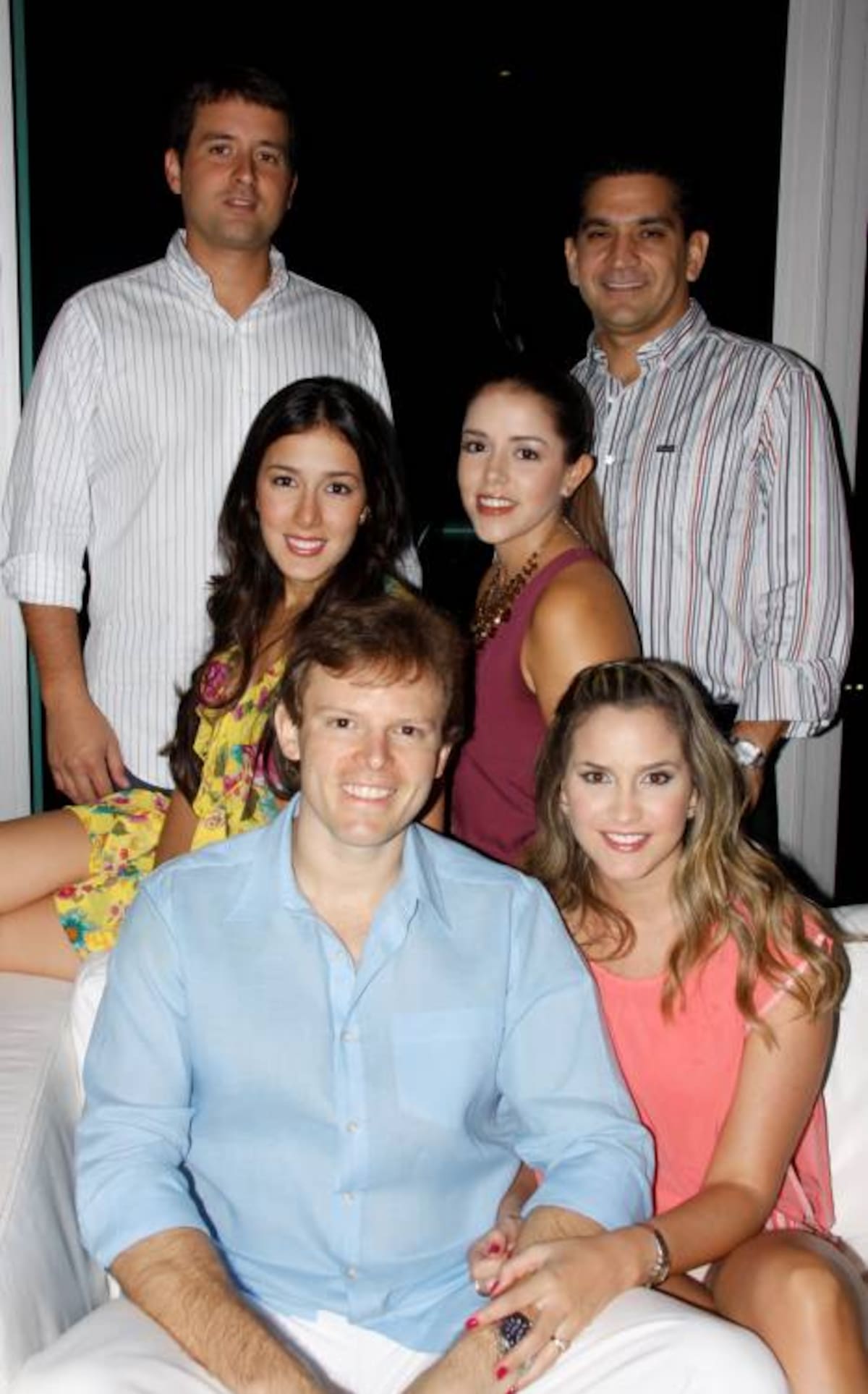 Arriba: Orlando Martínez y Armado Serrano; sentadas, en el centro: Mariaelena Vélez y Lina Vélez; adelante: Antonio Lozano y María Carolina Otero. Zenia Valelamar /El Universal/