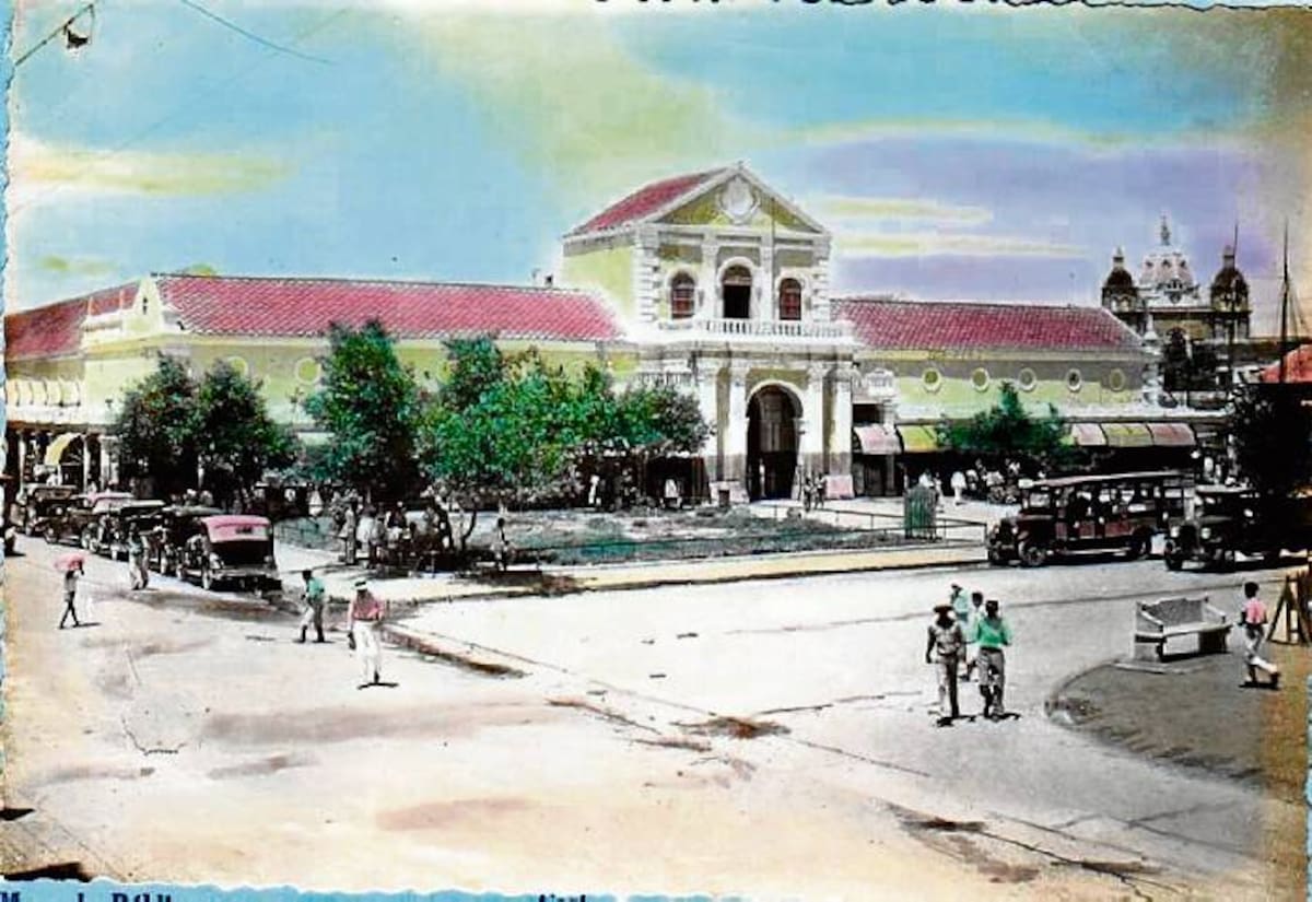 1934: Mercado Público de Cartagena. Al fondo, cúpula de San Pedro.