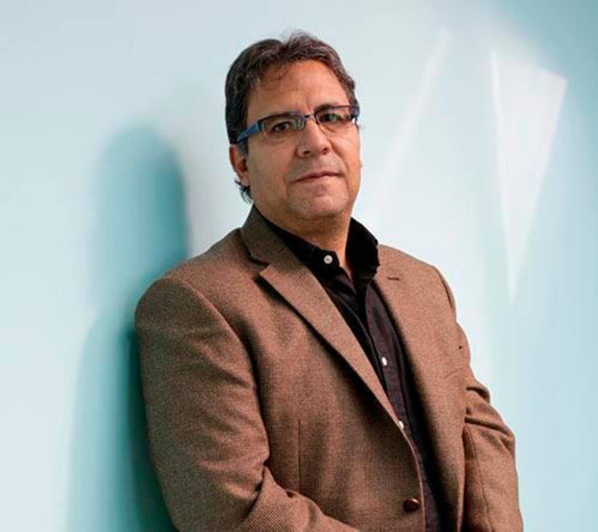 El cronista Alberto Salcedo Ramos se suscribe en la tesis de que a nadie se le debería obligar a ser lector del mismo modo que a nadie se le debe poner una pistola en la sien para que sea buen hijo. “El que no lee se lo pierde. El que no lee escoge la pobreza intelectual como destino”, dispara.