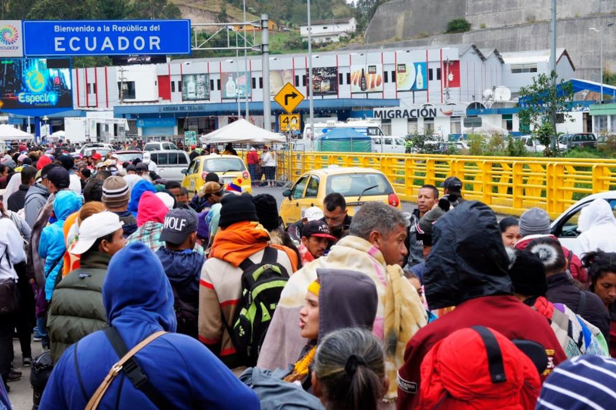 Cerca de 7.000 venezolanos llegan a frontera de Ecuador y Colombia