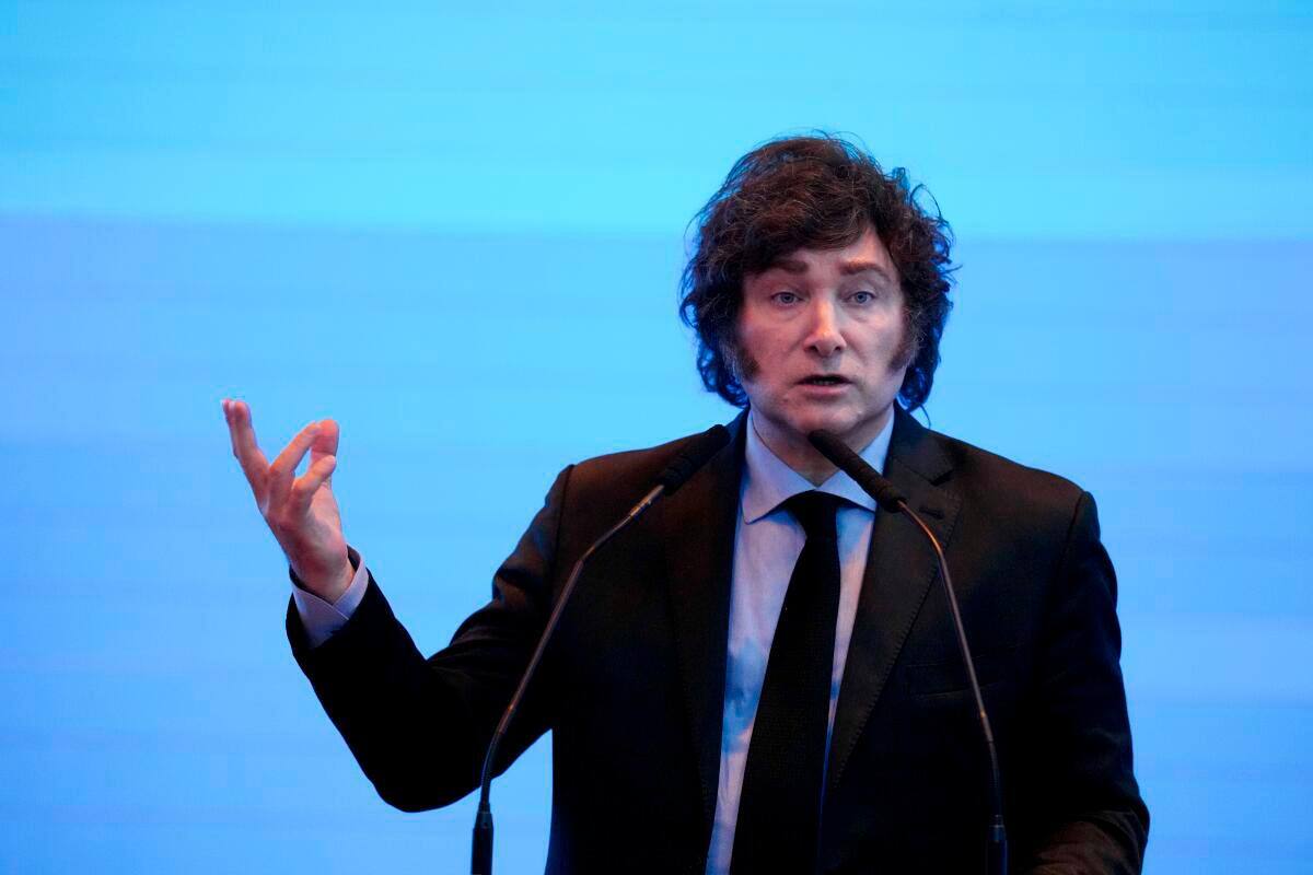Corte de Argentina falla a favor de Milei en demandas contra decreto económico