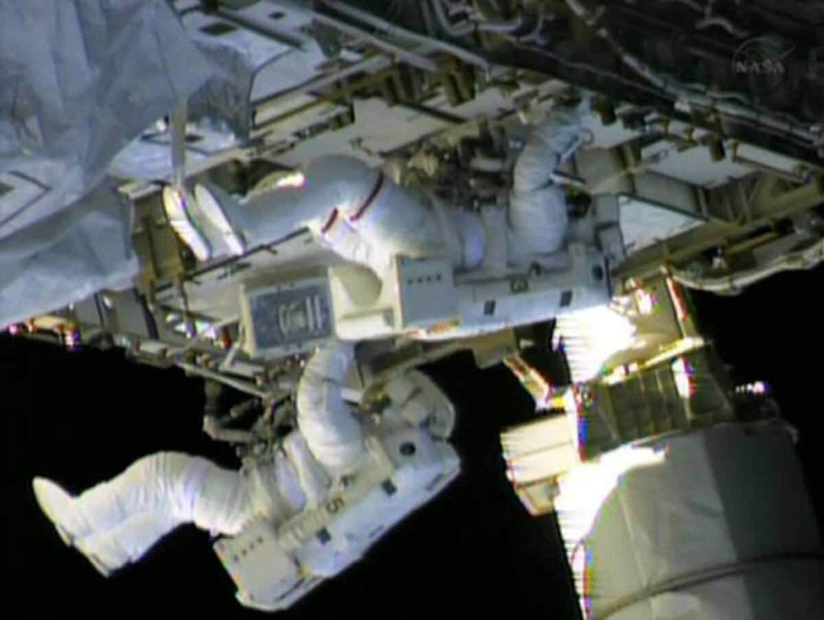 NASA aseguró que la vida de la tripulación multinacional no estaban en peligro, pero tanto los expertos espaciales de Estados Unidos y Rusia estaban tratando de solucionar rápidamente el problema. AFP
