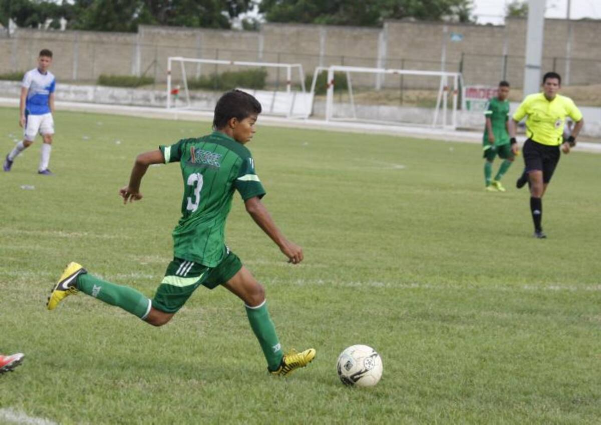 El equipo sucreño lo está armando el profesor James Olivera con los mejores jugadores de la categoría.