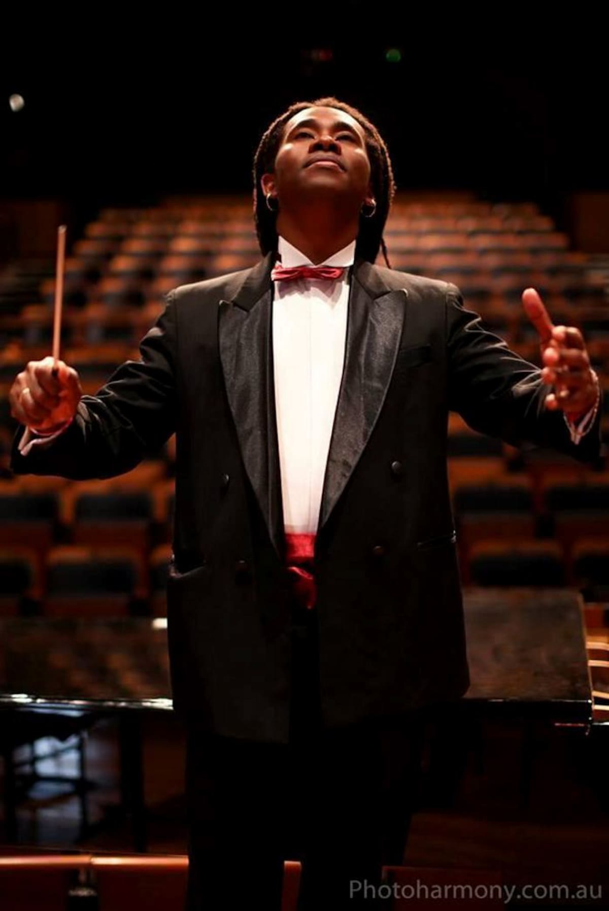 Luis Fernando Madrid dirigirá el Concierto Voces de Esperanza el 28 de diciembre en la Catedral de Cartagena, a las 7 de la noche. El Universal.