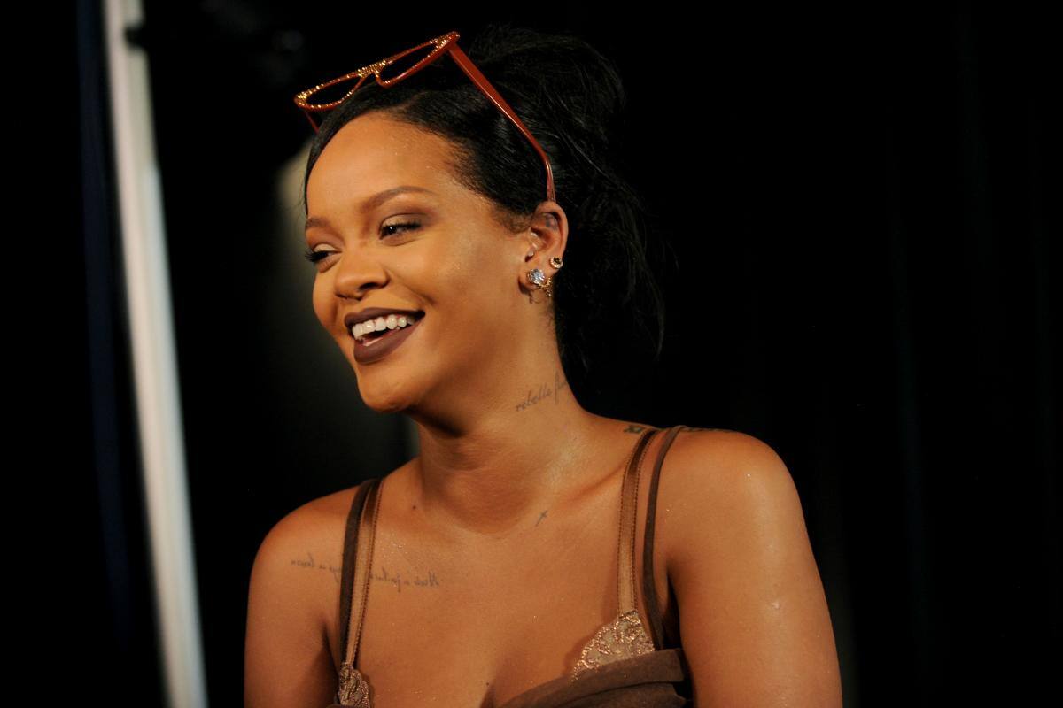 ¡Empoderada! Rihanna dejó entre ver su abdomen después del parto