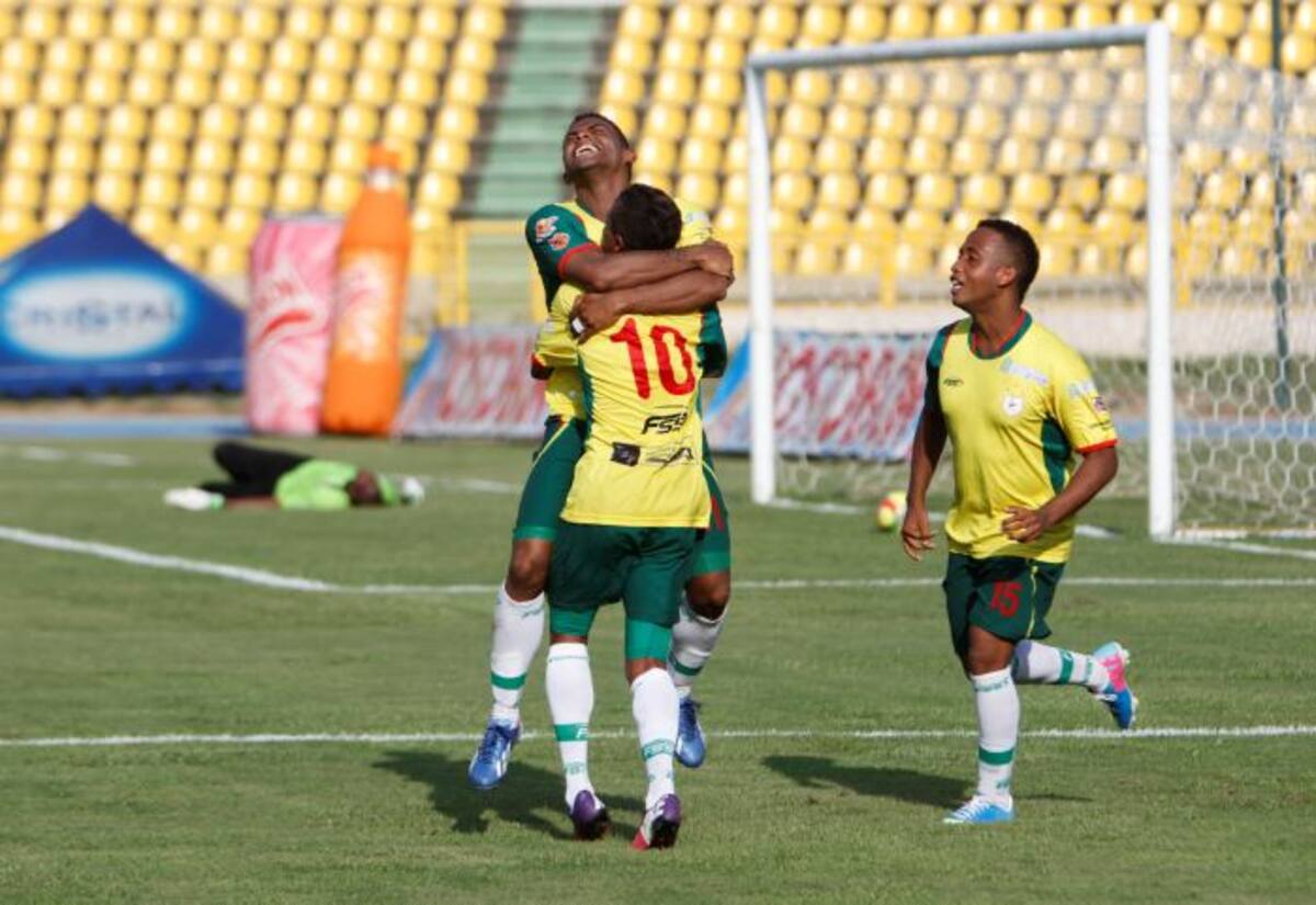 Real Cartagena celebra uno de los cinco goles que le propinó a Rionegro. Luis Eduardo Herrán