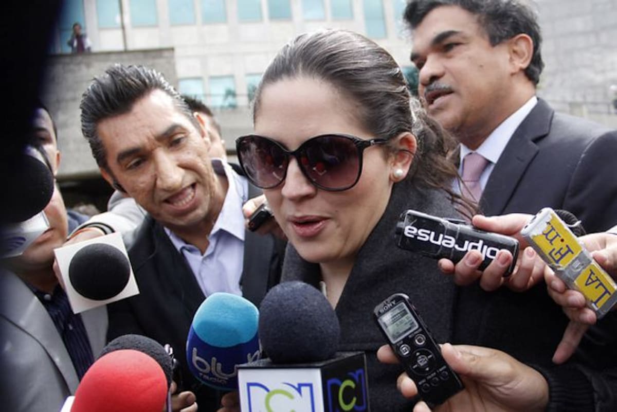 a actriz y esposa del hacker Andrés Sepulveda, Lina Luna llega a la fiscalía a entrevista. COLPRENSA