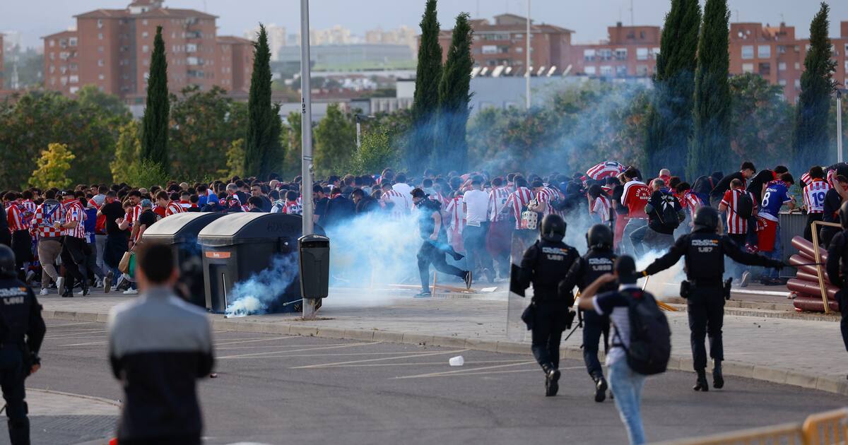 Video: police charges increased tension prior to Atlético vs. Arsenal
