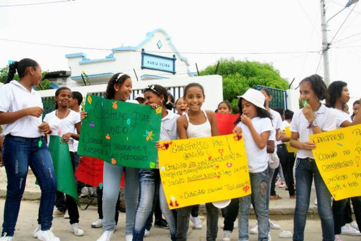 Con contundentes y coloridos mensajes y con creativas muestras culturales como bailes y comparsas los estudiantes pidieron la paz. DAGOBERTO CABARCAS