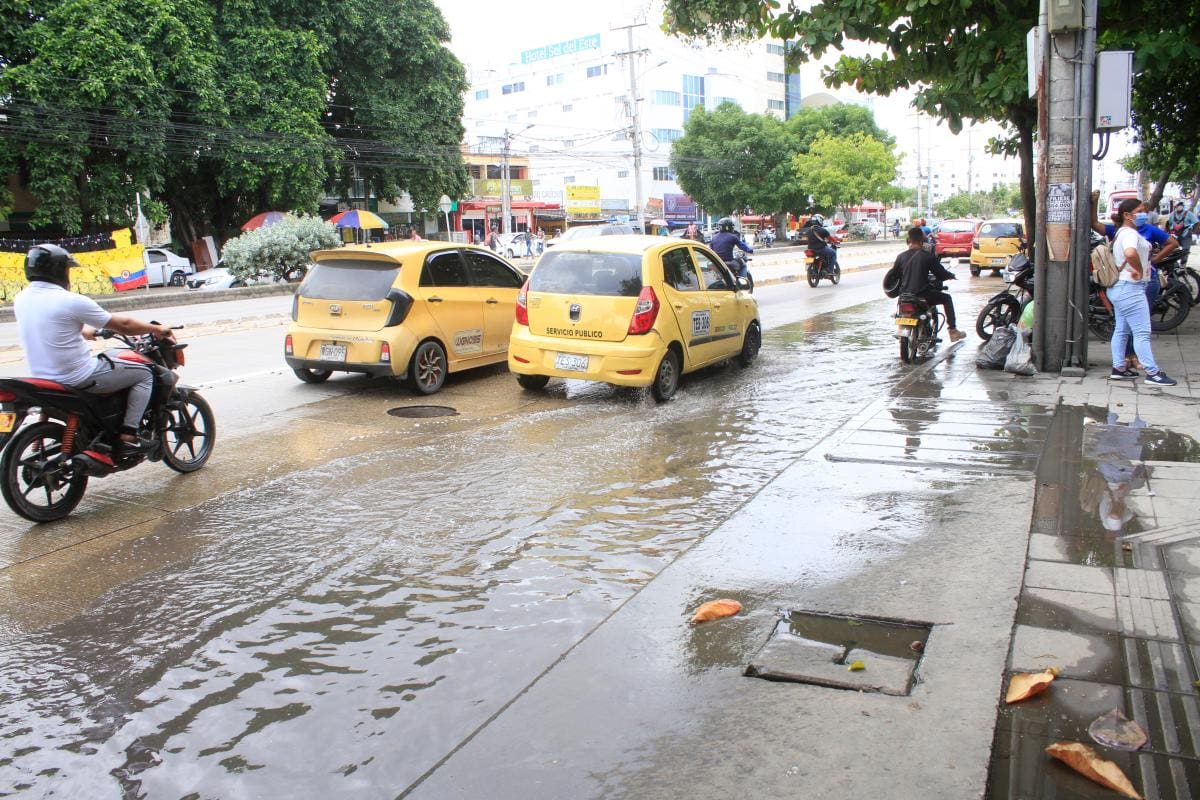 La Pedro de Heredia se transforma en varias ‘piscinas’ cuando llueve