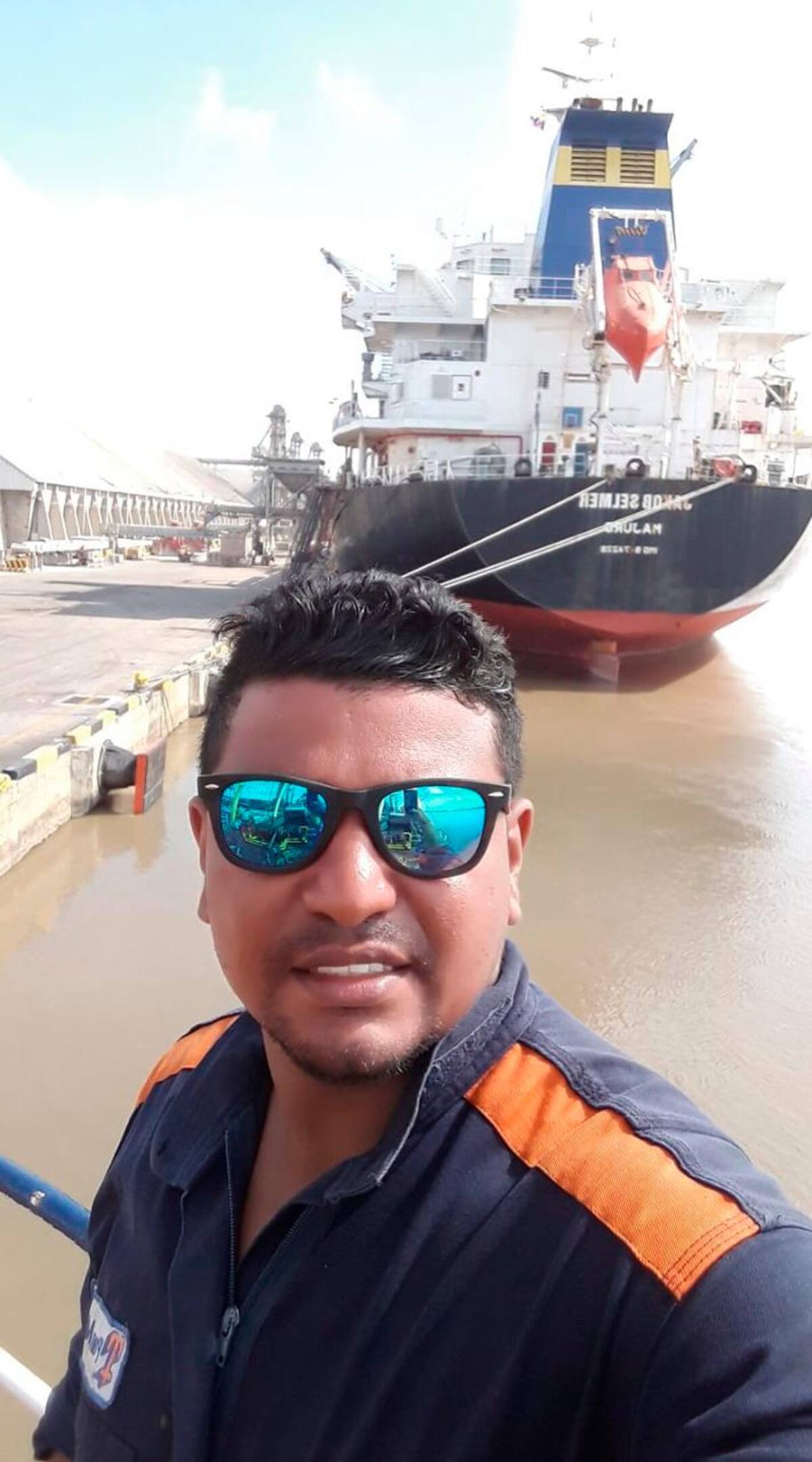 Jonathan Villar, oficial del carguero.