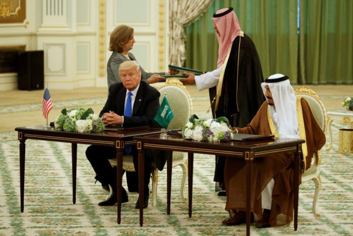 El presidente de Estados Unidos, Donald Trump, y el rey saudí, Salman bin Abdulaziz. //AP Evan Vucci.
