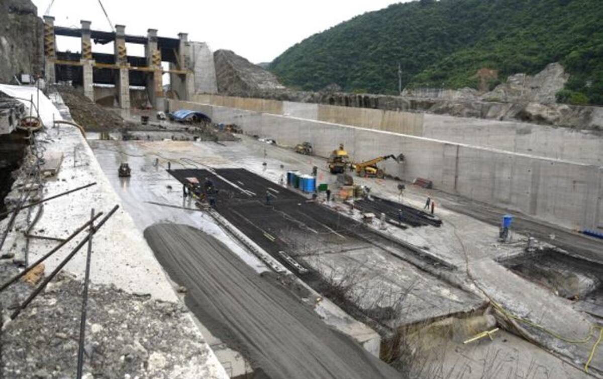 Dos de los cuatro túneles de captación, por los cuales se está desviando el agua a través de la casa de máquinas, operan con flujo normal. Cortesía EPM