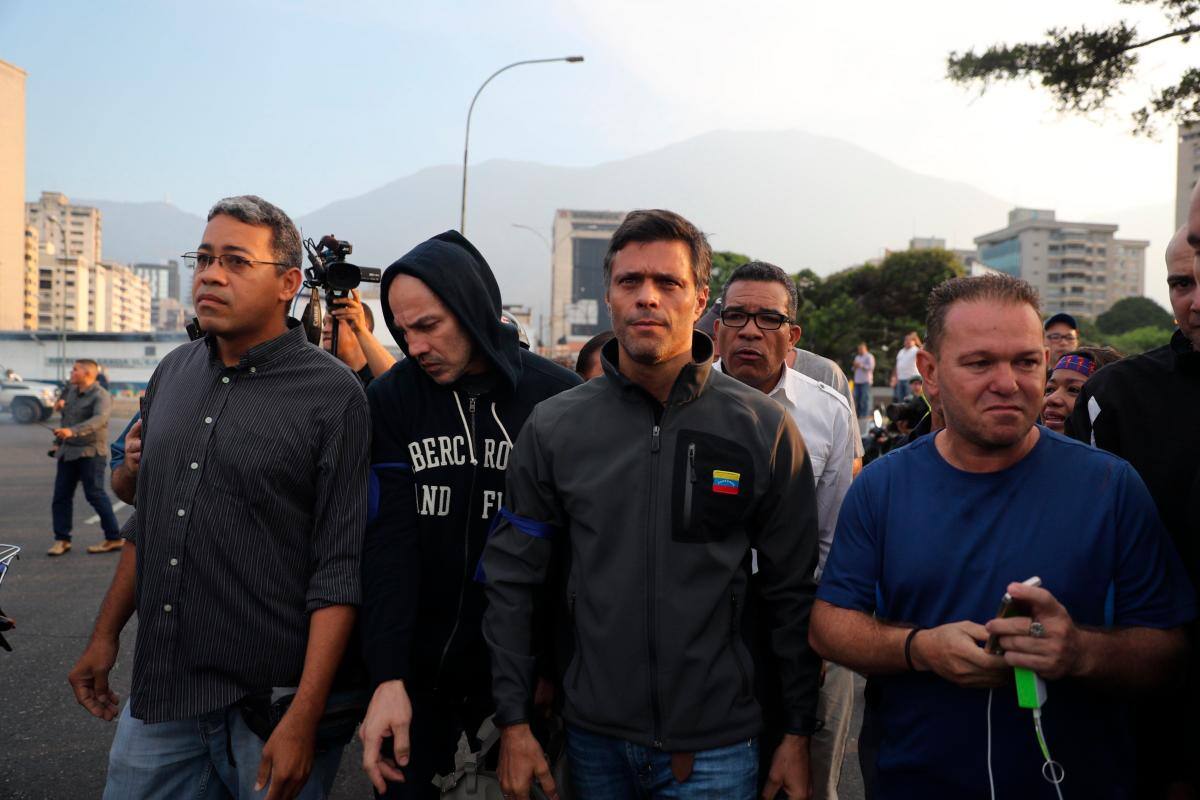 Tensión en Venezuela: militares liberan a Leopoldo López y Guaidó llama a alzamiento militar