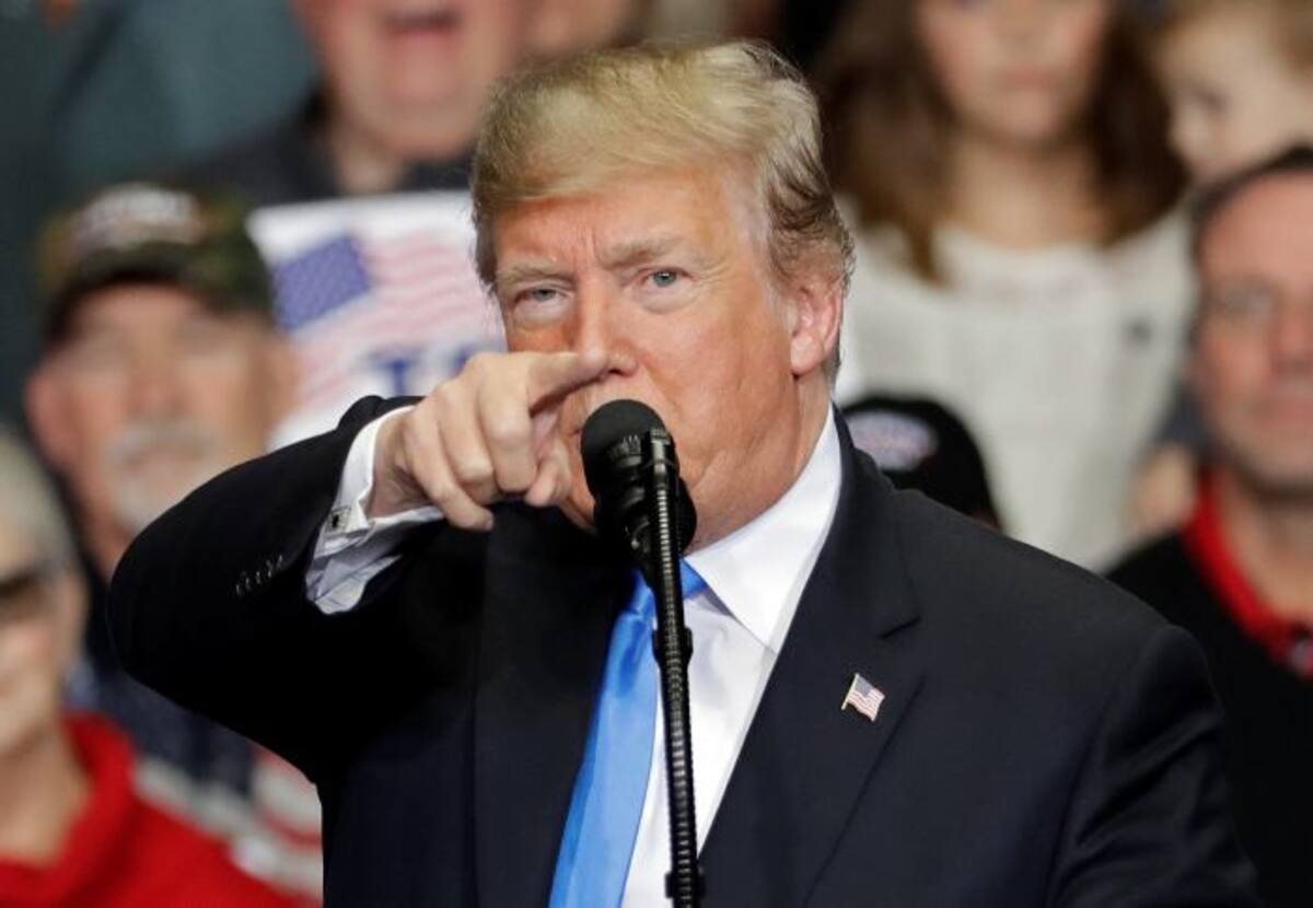 Refiriéndose a la Ley, Donald Trum expresó: "Es ridículo. Ridículo. Y tiene que acabar". AP Chuck Burton