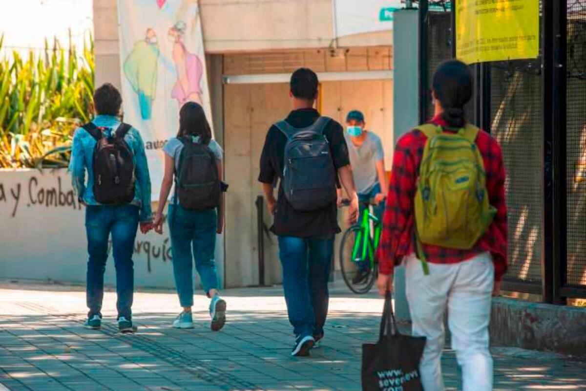 Universidades se unen a guerra de precios con diferentes becas