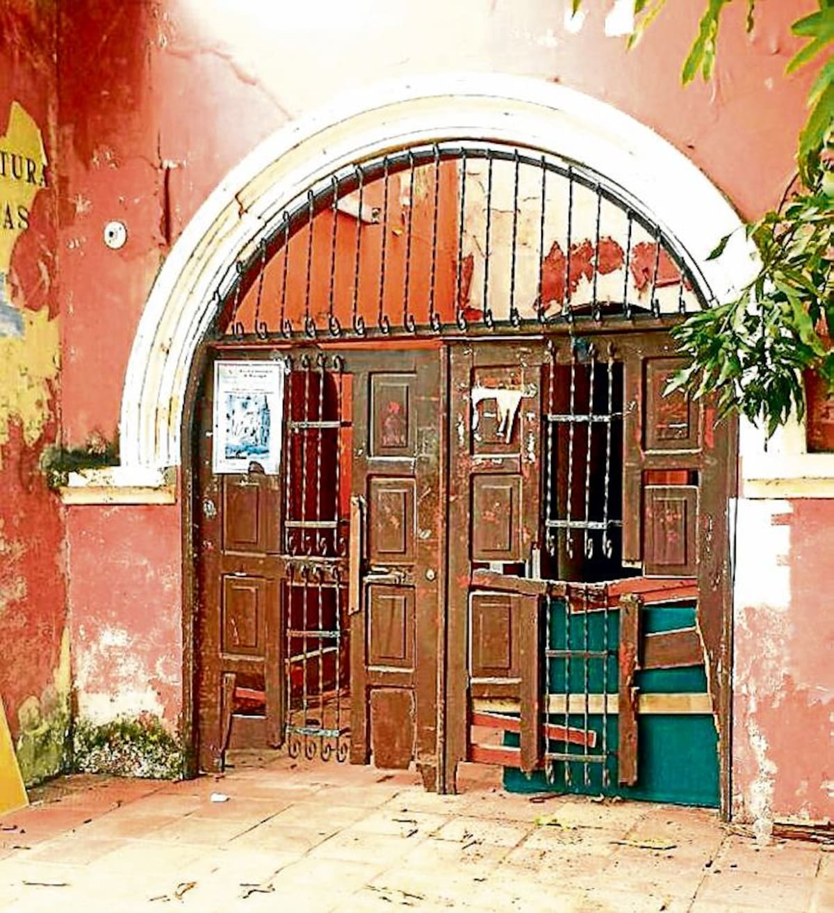 Destruidas se encuentran las dependencias donde funcionó la Casa de la Cultura. CORTESÍA