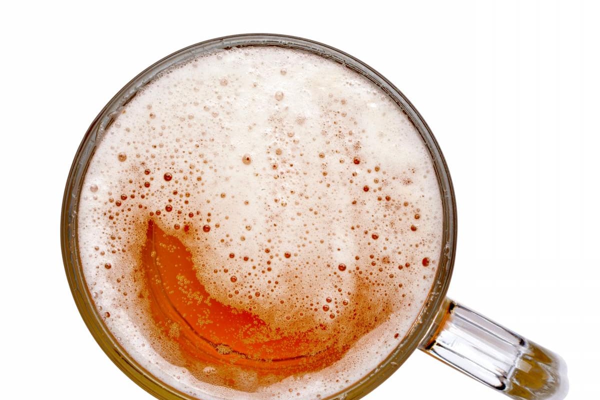 COVID-19: lo que dicen los expertos de tomar alcohol tras vacunarse