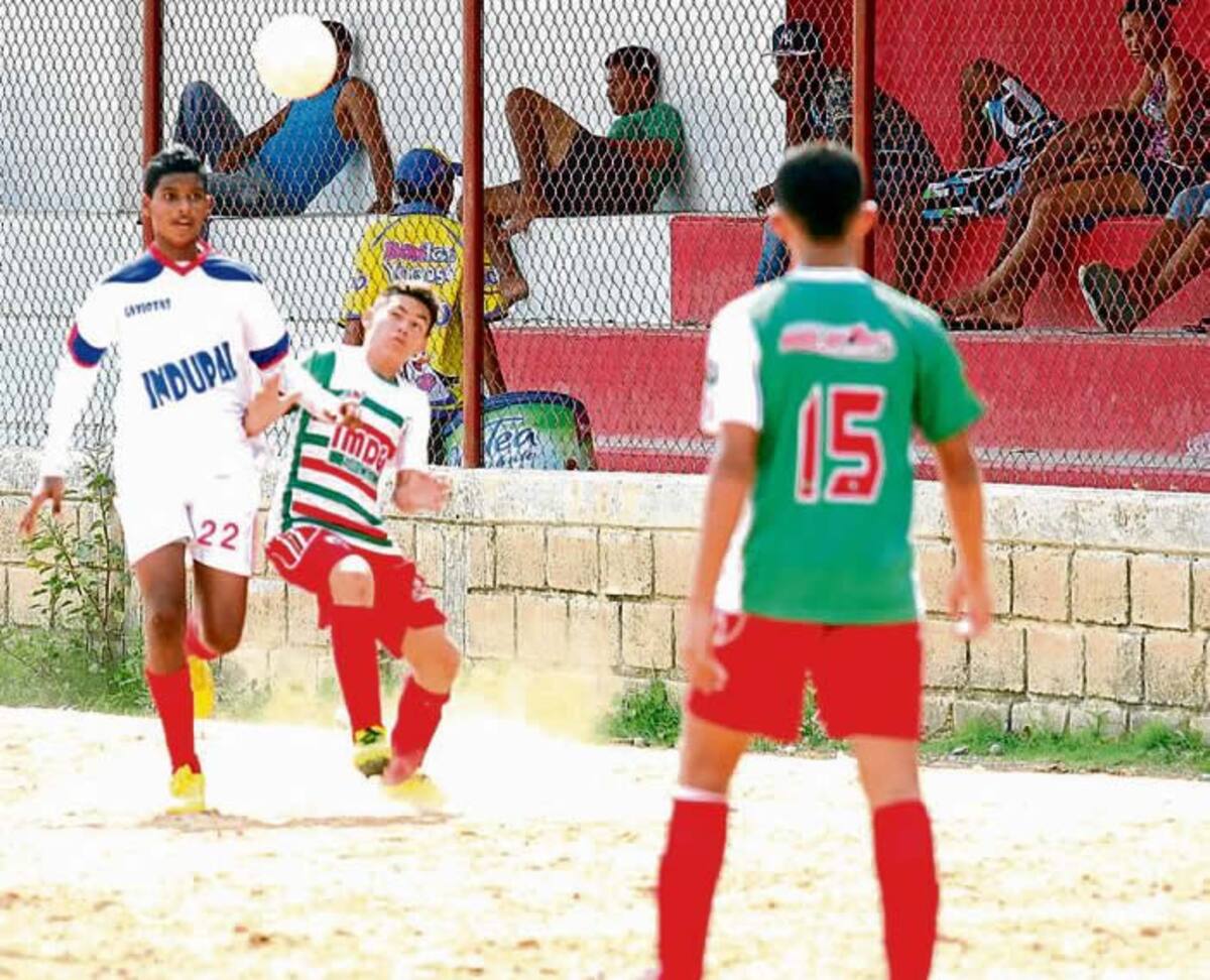 La final de la categoría Infantil Elite enfrentará a Semillas de Curramba y Escuela Gaviotas, que ayer ganó a Academia Góez Sport. FOTO/ ÁNGEL MIGUEL PÉREZ.
