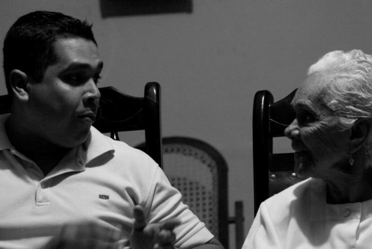 Jesús recuerda que a Olga le diagnosticaron alzheimer hace unos cinco años. NAYIB GAVIRIA