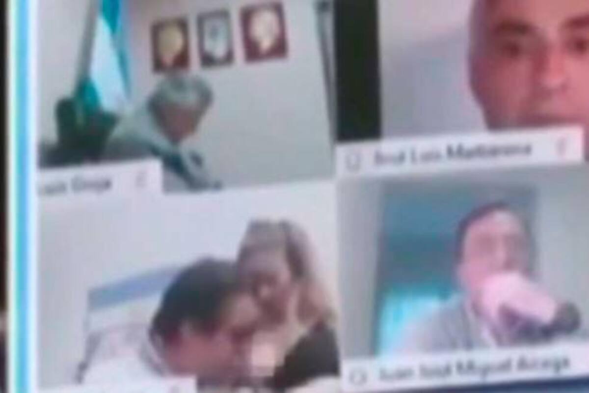 Escándalo en Argentina por diputado que besó un seno de su mujer