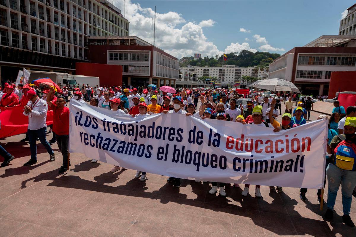 Trabajadores de empresas del Estado venezolano participaron en la “marcha para celebrar las conquistas y reivindicaciones laborales en Revolución Bolivariana”. //EFE