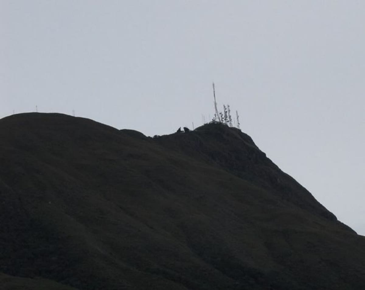 JOSÉ NAVIA - ESPECIAL PARA EL UNIVERSAL - Inarwa, la montaña de las ofrendas y las antenas.