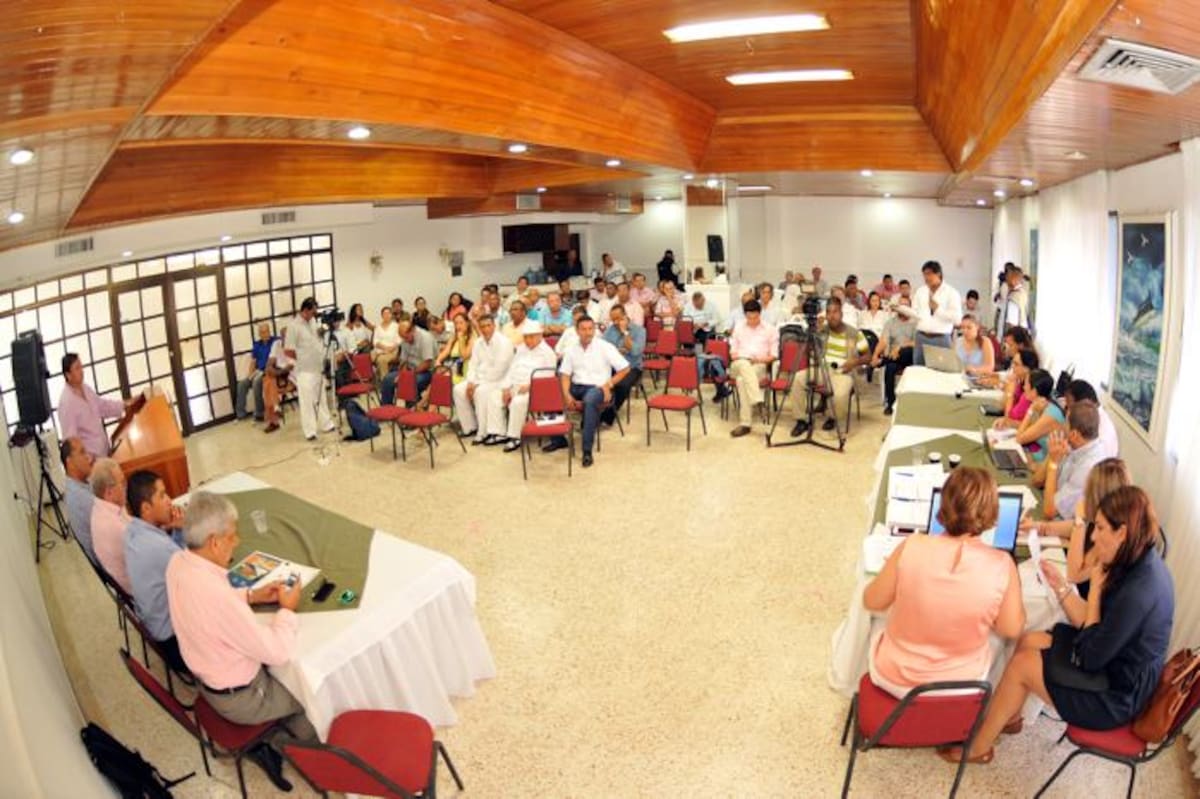 La audiencia pública de adjudicación se realizó en el Club de Profesionales, en el barrio Crespo de Cartagena. AROLDO MESTRE - EL UNIVERSAL