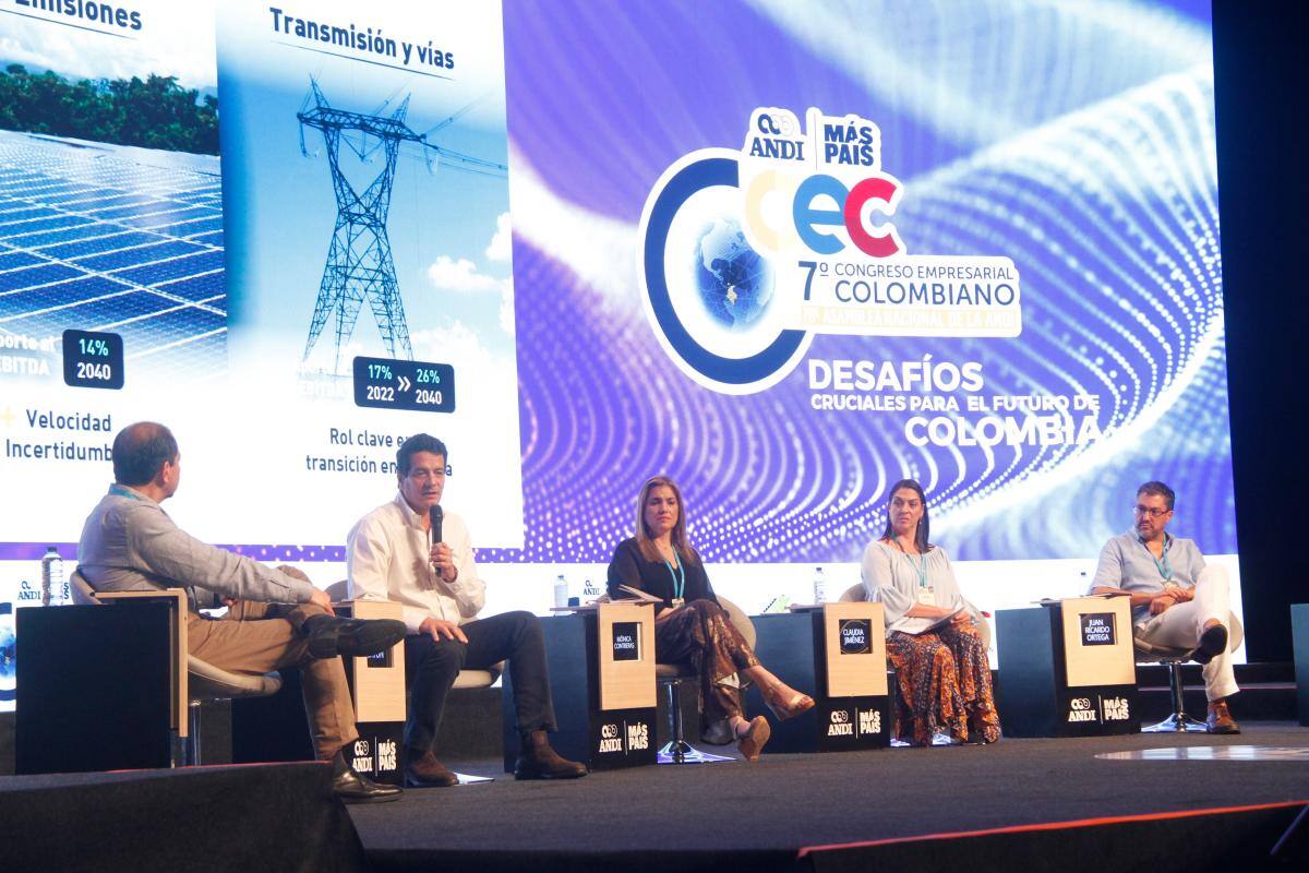 El panel sobre ‘Transición y seguridad energética’ aparecen Fernando Quijano, Felipe Bayón, Mónica Contreras, Claudia Jiménez y Tomás González. // LUIS E. HERRÁN - L UNIVERSAL.