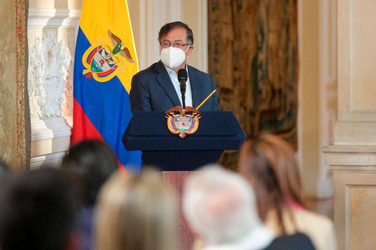 ¡Reapareció Petro! Posesionó al nuevo presidente de Colpensiones este viernes