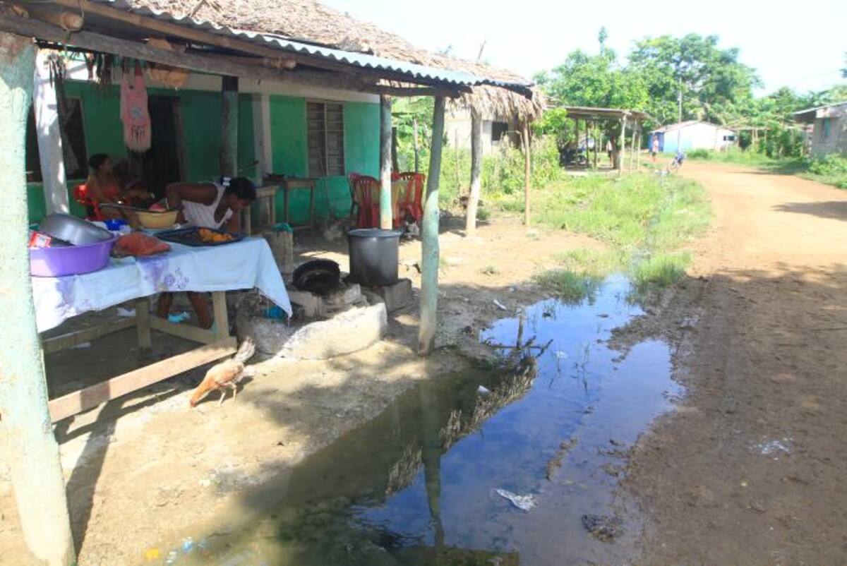 Las aguas están en las orillas de las casas del sector. Julio Castaño