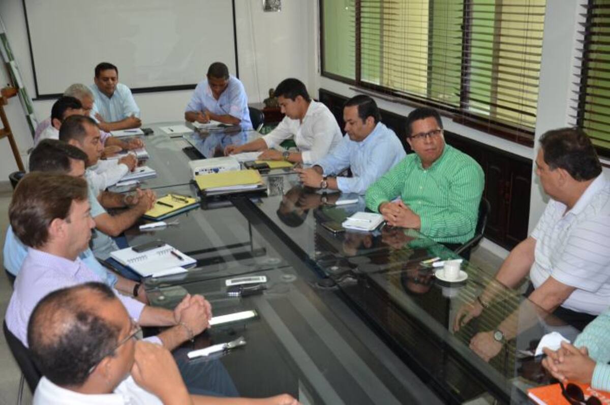 Reunión entre el rector de Unicórdoba, Jairo Torres, y directivos de Cerro Matoso. cortesía
